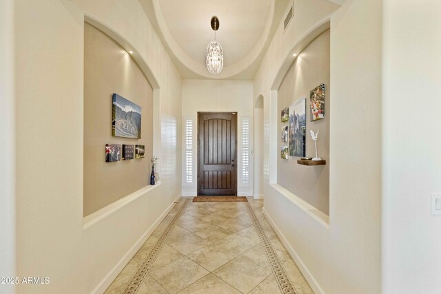 5122 S Miller Pl, Chandler, AZ 85249 - entryway featuring arched walkways, visible vents, and baseboards