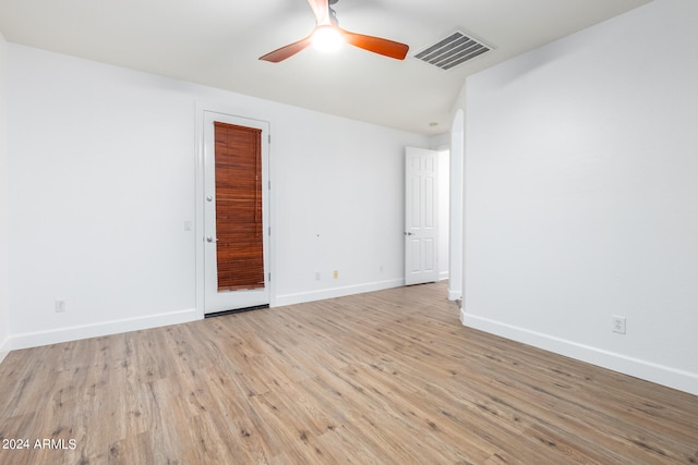 empty room featuring light wood-type flooring and ceiling fan