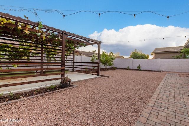 view of yard featuring a pergola