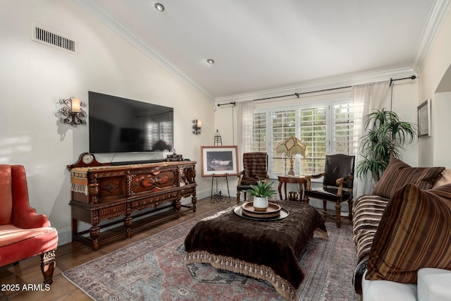 living area with ornamental molding, visible vents, and baseboards