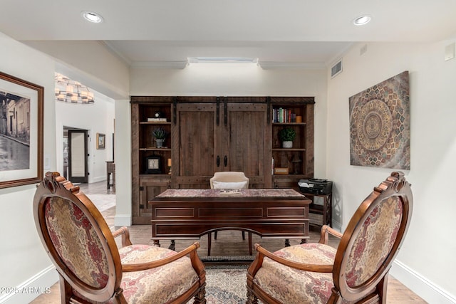 living area with recessed lighting, visible vents, crown molding, and baseboards