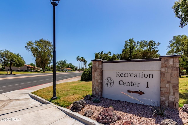 community sign featuring a lawn