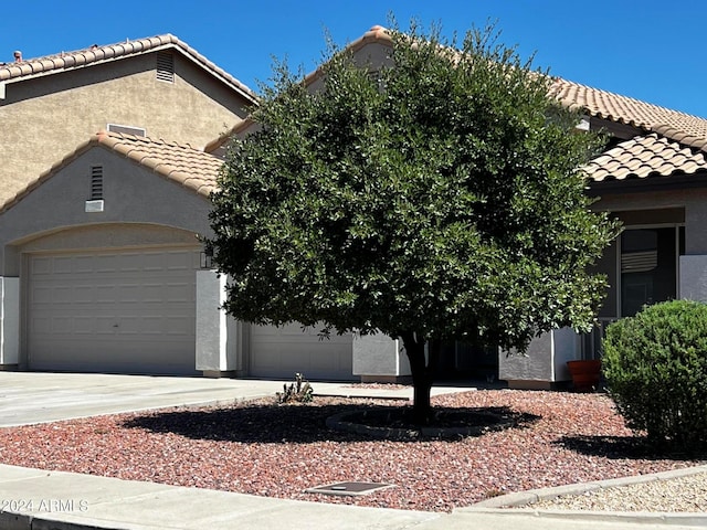 view of front facade with a garage