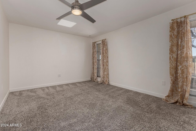 unfurnished room with carpet flooring and ceiling fan