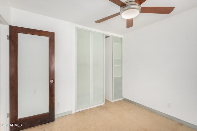 unfurnished bedroom featuring ceiling fan and a closet