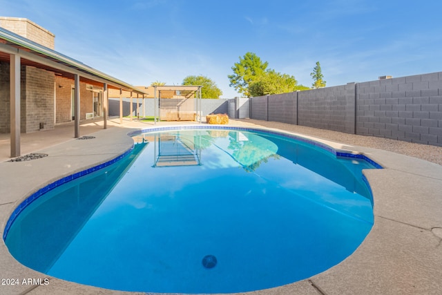 view of swimming pool featuring a patio