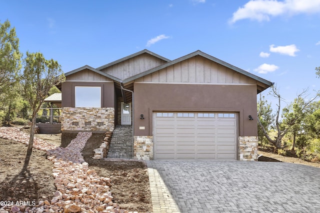 1124 S Sycamore Cir Unit 1, Payson, AZ 85541 - view of front facade featuring stone siding, a garage, and driveway
