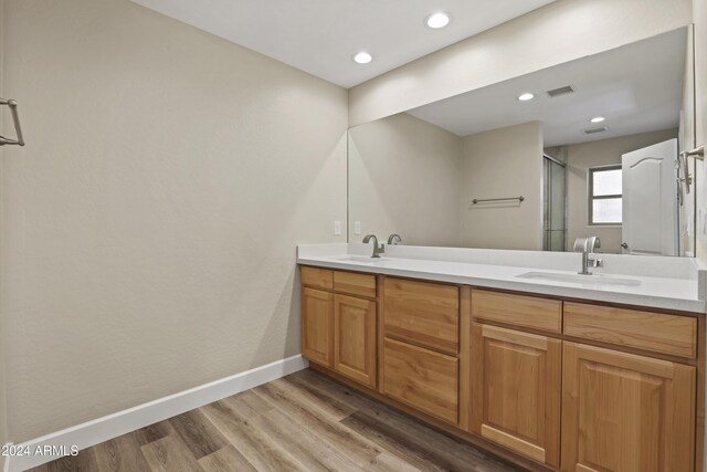 1124 S Sycamore Cir Unit 1, Payson, AZ 85541 - bathroom featuring a shower with shower door, wood finished floors, double vanity, baseboards, and recessed lighting