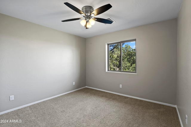 carpeted empty room featuring ceiling fan