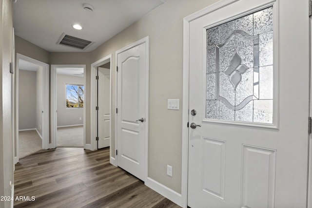 1124 S Sycamore Cir Unit 1, Payson, AZ 85541 - foyer entrance featuring dark wood-type flooring, baseboards, and recessed lighting
