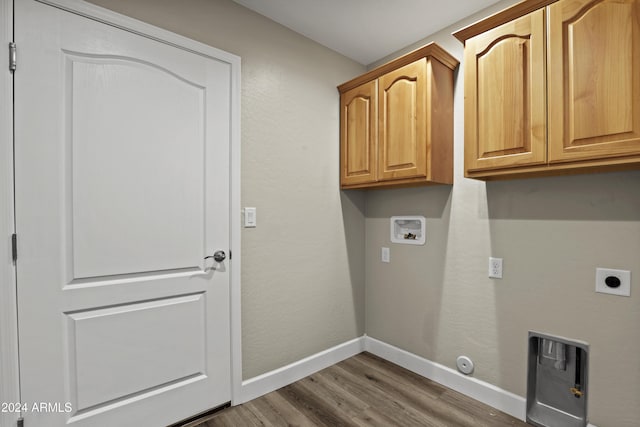 1124 S Sycamore Cir Unit 1, Payson, AZ 85541 - washroom with baseboards, cabinet space, washer hookup, wood finished floors, and gas dryer hookup