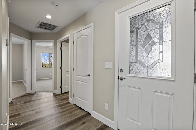 1124 S Sycamore Cir Unit 1, Payson, AZ 85541 - entrance foyer featuring dark wood-style flooring, baseboards, and recessed lighting