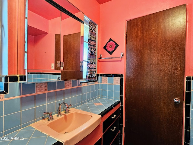 bathroom with backsplash and a sink