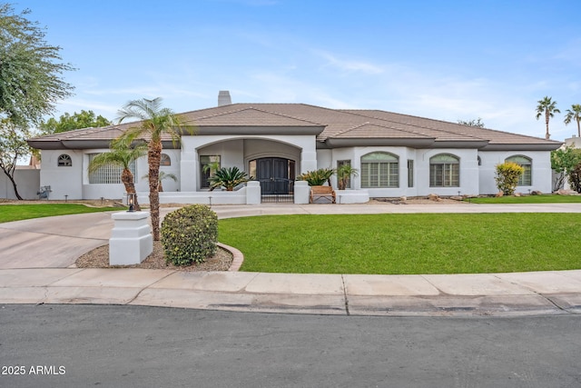 view of front of house featuring a front lawn