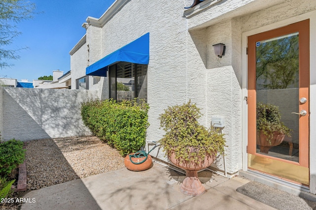 view of exterior entry featuring stucco siding