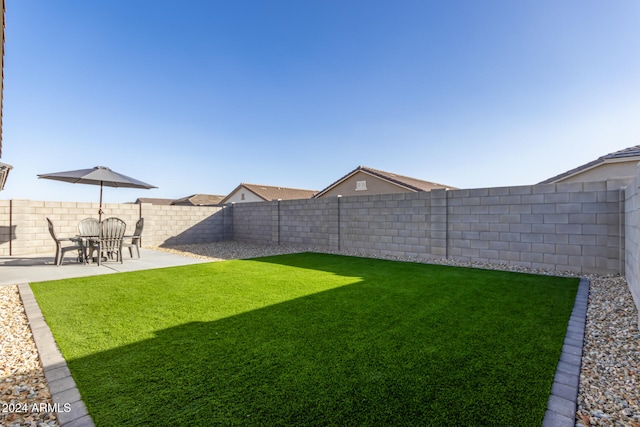 view of yard with a patio