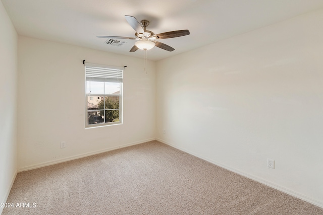 carpeted empty room featuring ceiling fan