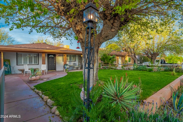 view of front of property with a front yard