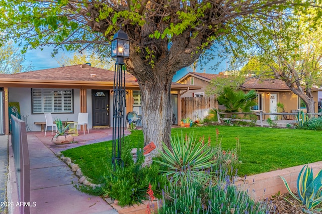 view of front of property with a front yard