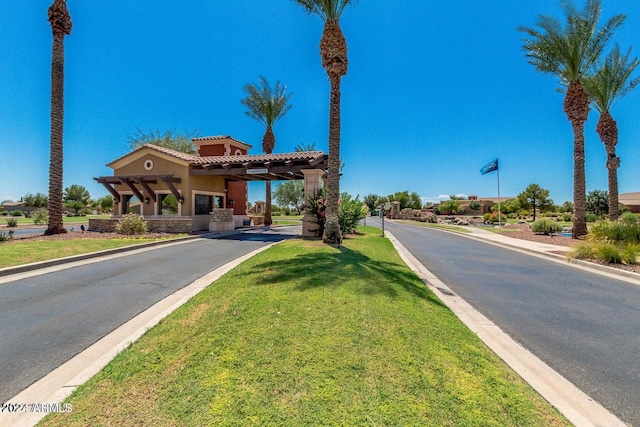 view of front of home featuring a pergola and a front yard