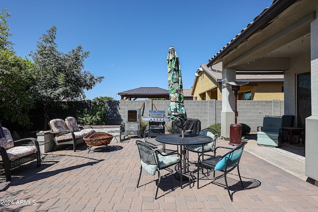 view of patio featuring an outdoor fire pit