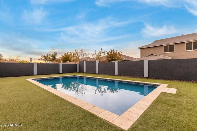 view of swimming pool with a yard