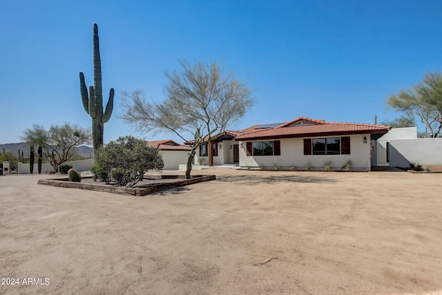 view of front of property featuring a patio area