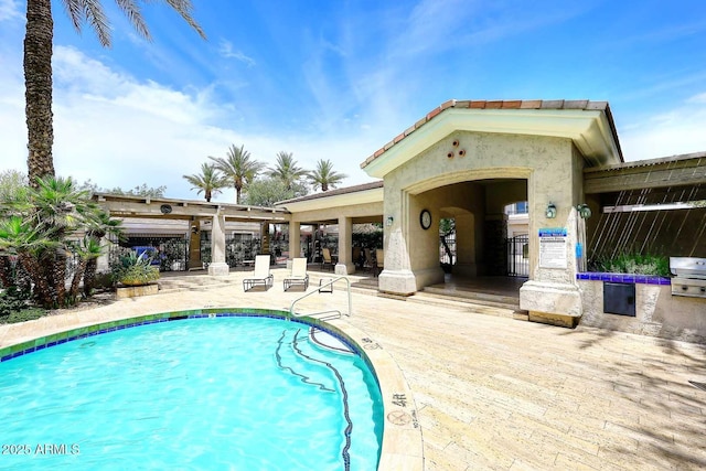 8180 E Shea Blvd Unit 1075, Scottsdale, AZ 85260 - community pool with grilling area and a patio area