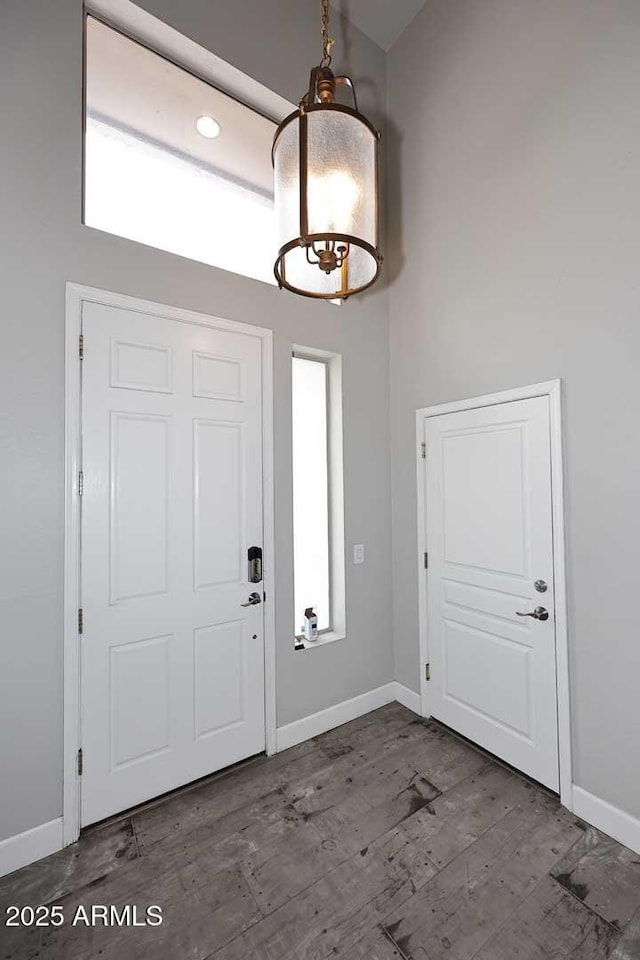 8180 E Shea Blvd Unit 1075, Scottsdale, AZ 85260 - entryway featuring wood finished floors, baseboards, and a chandelier