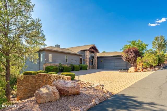 view of front facade featuring a garage