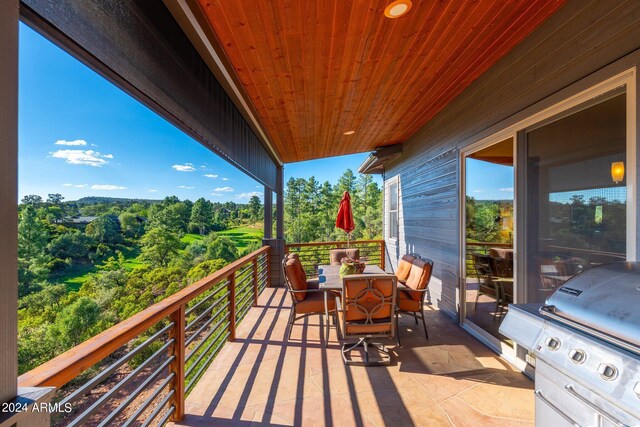 balcony featuring a grill