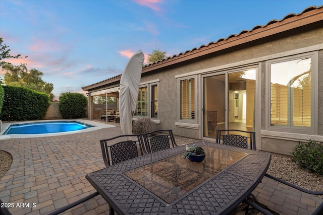 3350 S Holguin Way, Chandler, AZ 85248 - pool at dusk with a patio area, outdoor dining area, and a fenced backyard