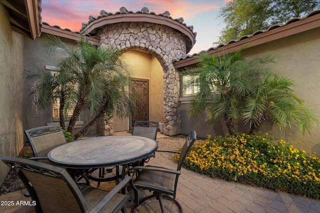 3350 S Holguin Way, Chandler, AZ 85248 - patio terrace at dusk with outdoor dining area and a patio area