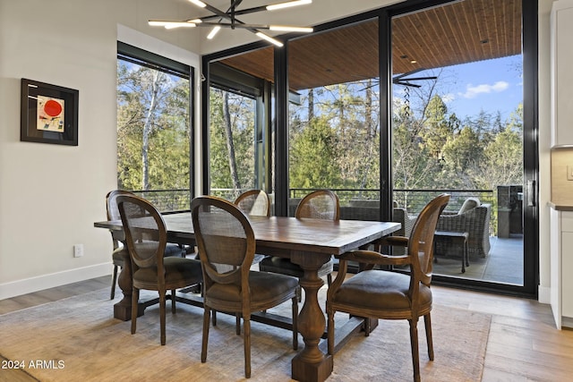 dining area featuring a chandelier, light hardwood / wood-style flooring, and plenty of natural light