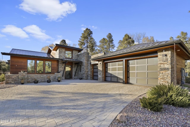 view of front facade with a garage