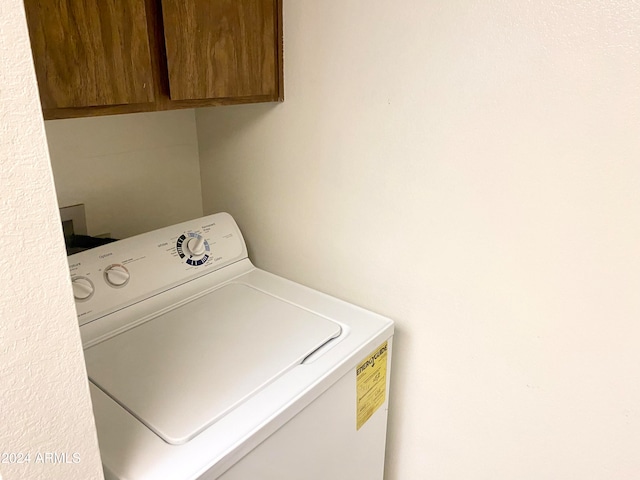 laundry room with washer / clothes dryer and cabinets