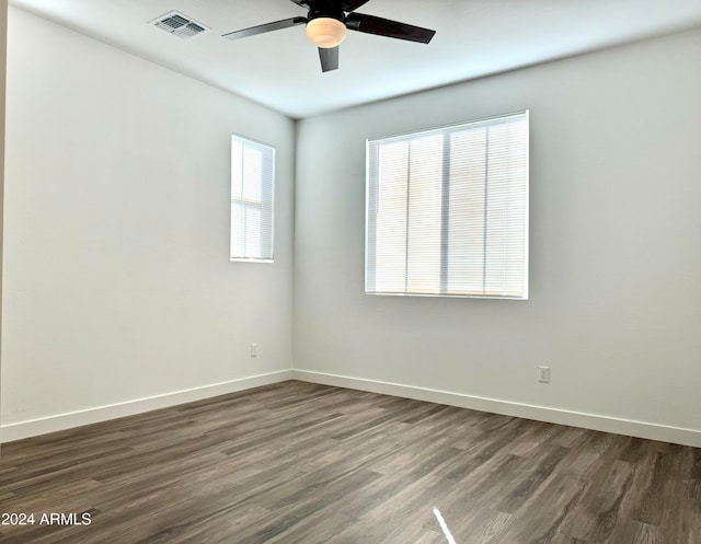 unfurnished room featuring dark wood-type flooring and ceiling fan