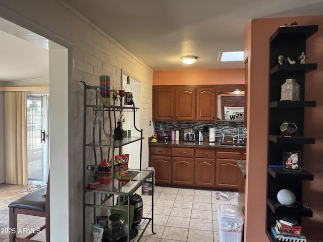 bar featuring crown molding, a sink, backsplash, and light tile patterned floors