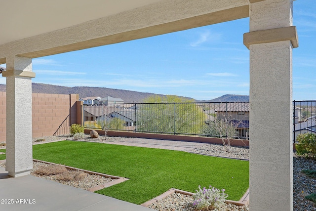 view of yard with a mountain view