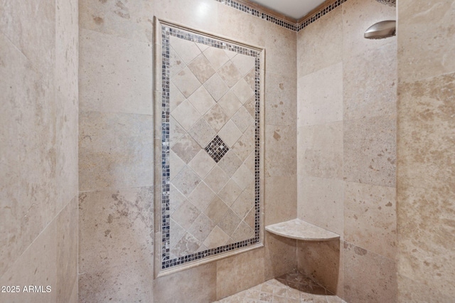 bathroom featuring tiled shower