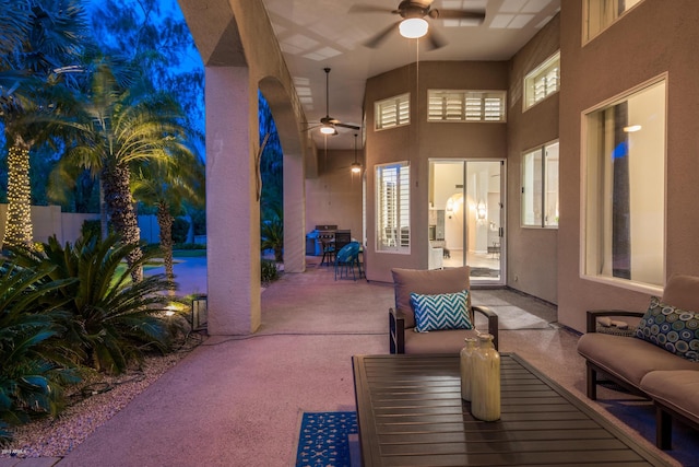 view of patio / terrace featuring outdoor dining space, an outdoor living space, and a ceiling fan