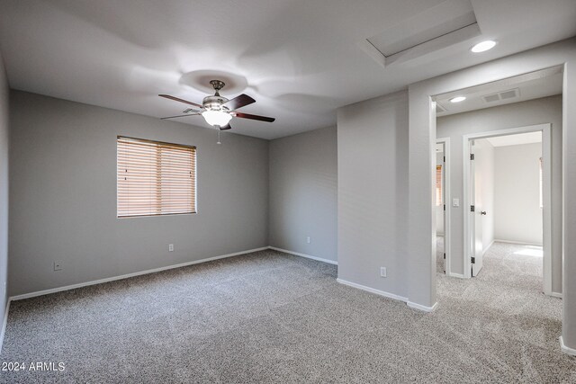 unfurnished room featuring ceiling fan and light colored carpet