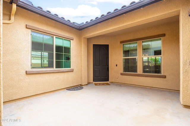 entrance to property featuring a patio