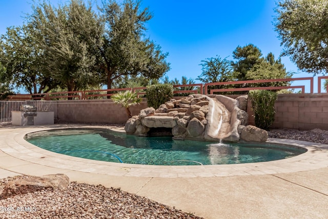 view of swimming pool featuring fence
