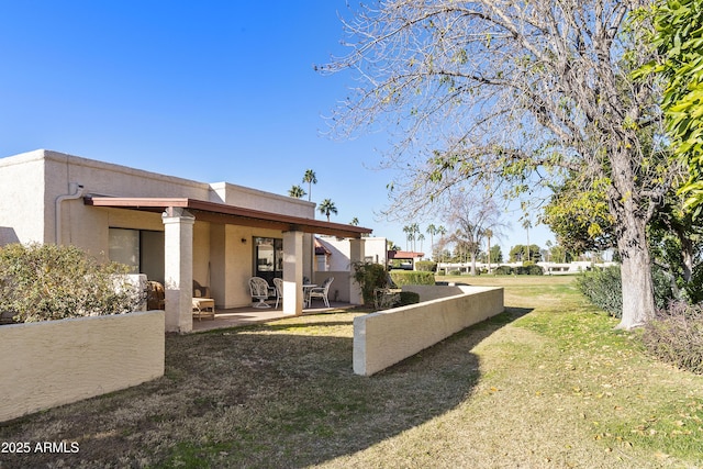 view of yard with a patio area