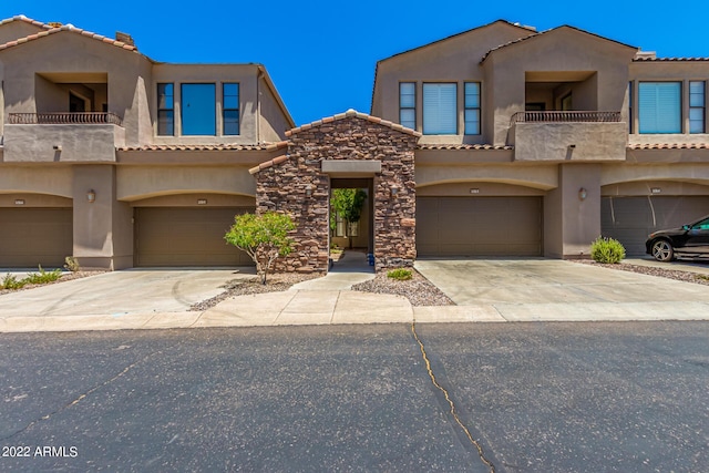 view of front facade featuring a garage