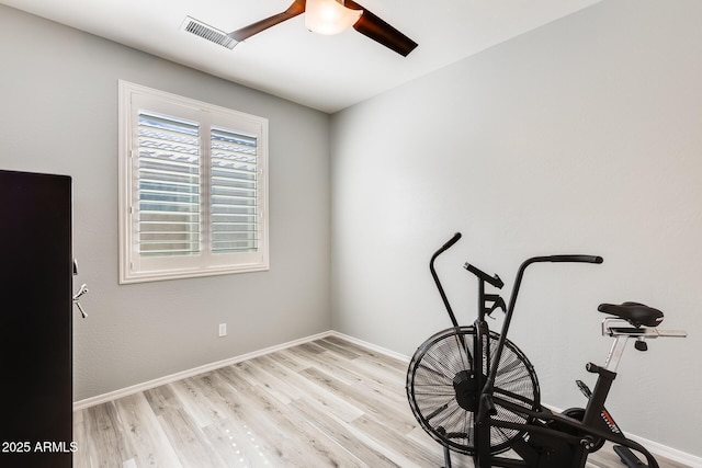 workout room with light wood-type flooring, ceiling fan, baseboards, and visible vents