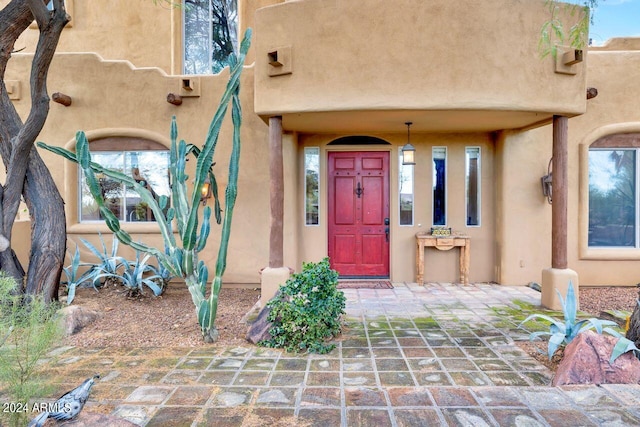 entrance to property featuring a patio area