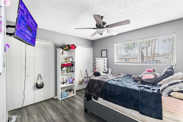 bedroom with dark hardwood / wood-style floors, a textured ceiling, and ceiling fan