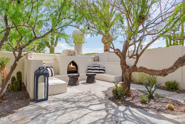 view of patio featuring an outdoor living space with a fireplace